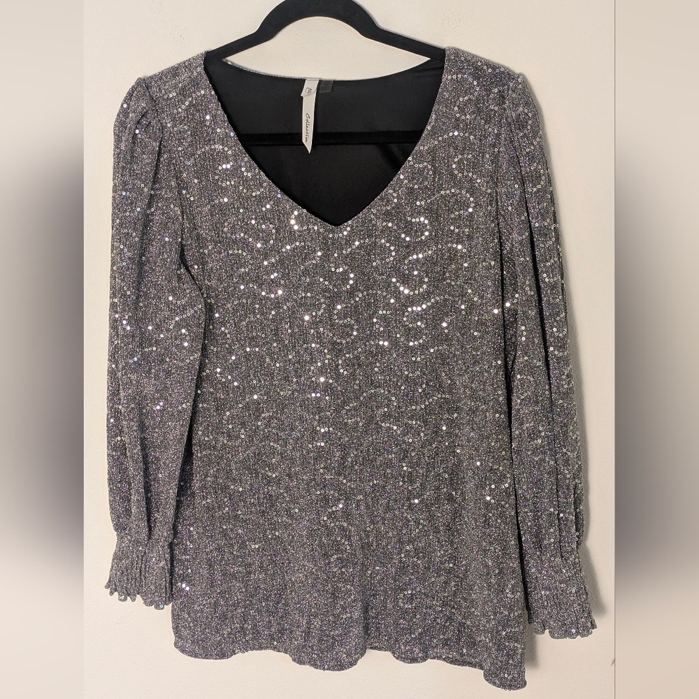 My Collection Stunning Silver Sequin V-Neck Top Blouse Size M 3/4 Sleeves EUC